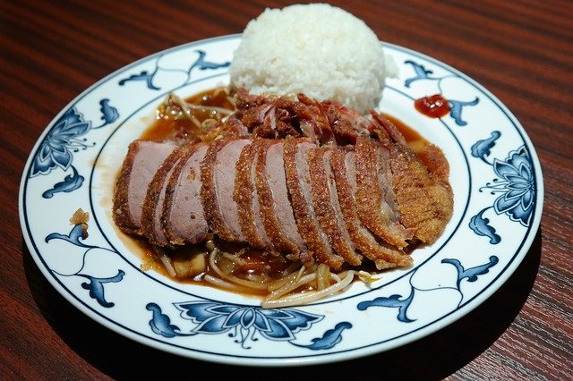 少ないご飯と多くの肉